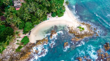 Mirissa 'nın Sri Lanka adasındaki güzel Hint Okyanusu kıyısı. Hava fotoğrafçılığı.