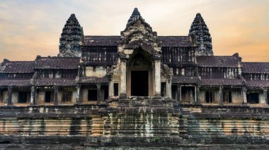 Kamboçya 'daki tanrı Vishnu Angkor Wat' ın anısına antik tapınak kompleksi.
