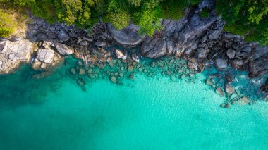 Patong yakınlarındaki Phuket Adası 'ndaki Özgürlük Kumsalı. Hava fotoğrafçılığı.