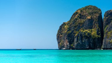 Tayland 'daki Phi Phi Ley adasındaki güzel Maya Körfezi plajı.