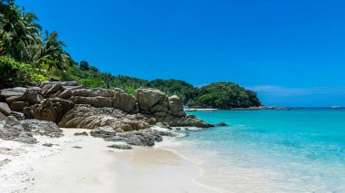 Patong yakınlarındaki Phuket Adası 'nda güzel Özgürlük Kumsalı.