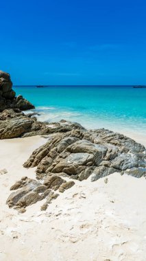 Patong yakınlarındaki Phuket Adası 'nda güzel Özgürlük Kumsalı.