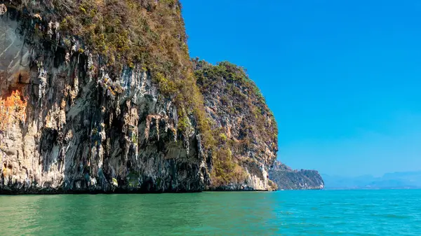 Tapu (Khao Tapu) Andaman Denizi 'nde güzel bir adadır..