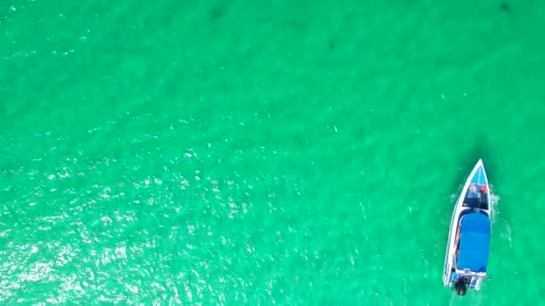 泰国美丽的海岸 靠近帕塔亚市的科拉伦岛上 空中录像射击 — 图库视频影像
