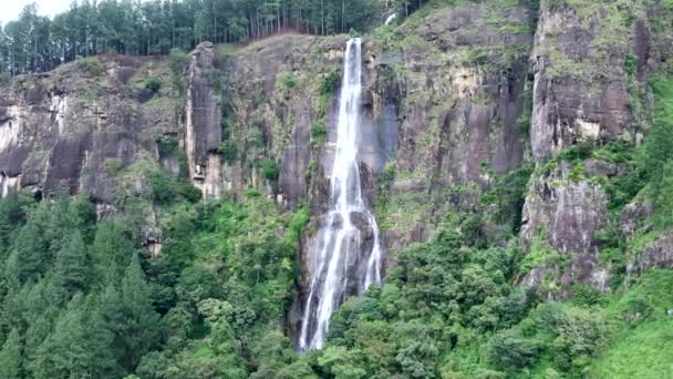 班巴拉干达瀑布是斯里兰卡最高 最美丽的瀑布 顶视图 航拍录像 — 图库视频影像