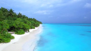 Maldivler, Fulhadhoo adasında beyaz plajlı güzel doğa, hava manzarası