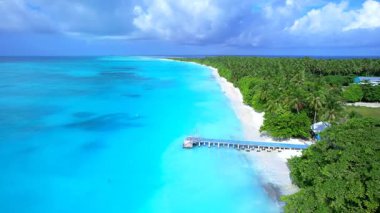 Maldivler, Fulhadhoo adasında beyaz plajlı güzel doğa, hava manzarası