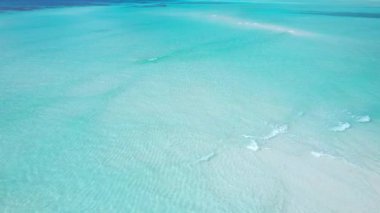 Maldivler, Fulhadhoo adasında beyaz plajlı güzel doğa, hava manzarası