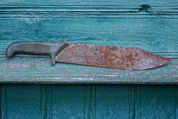 Ένα Παλιό Μεγάλο Μαχαίρι Μαχαίρα Καφέ Σκουριασμένη Λεπίδα Και Μια — Φωτογραφία Αρχείου