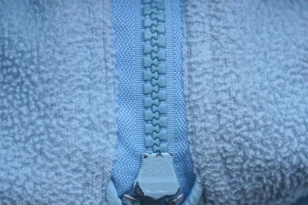 Textura Části Plastu Uzavřený Zip Modrými Zuby Šedé Tkanině Oblečení — Stock fotografie