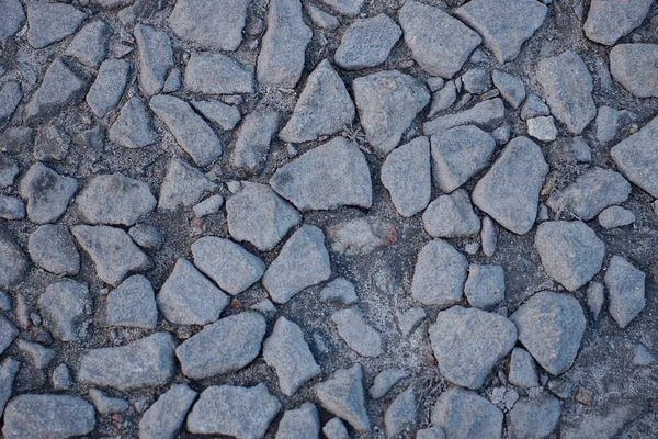 街中の灰色の地面に砕いた小さな石からの石の質感 — ストック写真