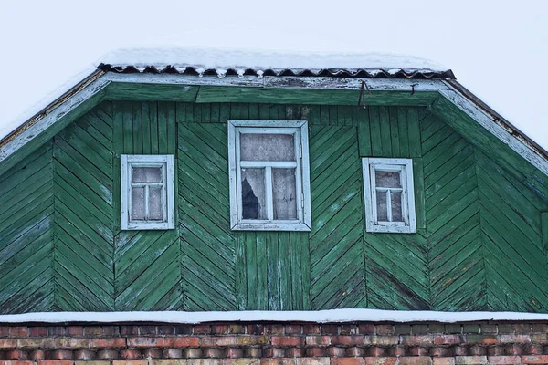 Een Oude Groene Houten Zolder Van Een Landelijk Huis Met — Stockfoto