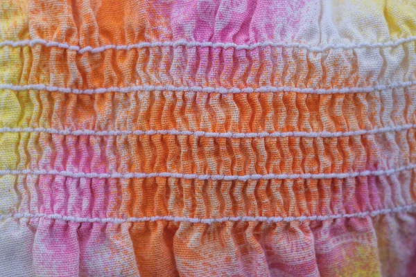 Texture Pezzo Tessuto Colorato Stropicciato Con Cuciture Bianche Sui Vestiti — Foto Stock