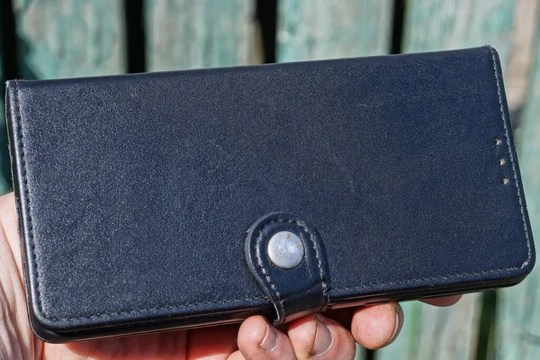 Una Caja Teléfono Rectangular Cuero Negro Cerrado Con Cremallera Remache — Foto de Stock