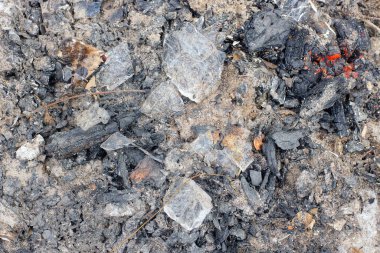 Sokağın ortasında kum ve beyaz karlı külün gri beyaz dokusu