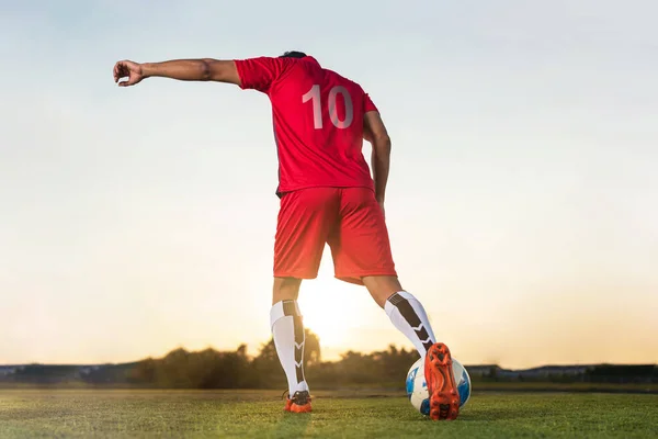 Football Player Playing Ball Outdoor Stadium Sunset — Stock Photo, Image