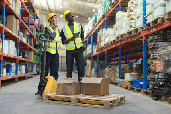 Professional Female Male Workers Working Inventory Stock Control Production Warehouse — Stock Photo, Image