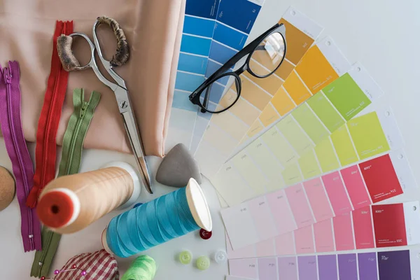 Farbmuster Für Modedesigner Kreativ Auf Dem Tisch — Stockfoto