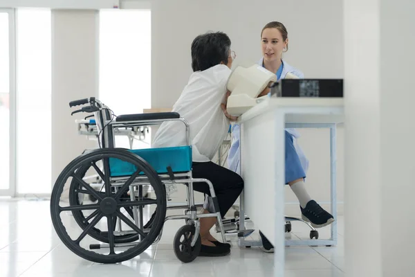 Elderly Woman Checking Blood Pressure Check Health Body Doctor Advice —  Fotos de Stock