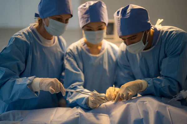 Doctor Nurse Doing Surgery Patient Operating Room — Fotografia de Stock