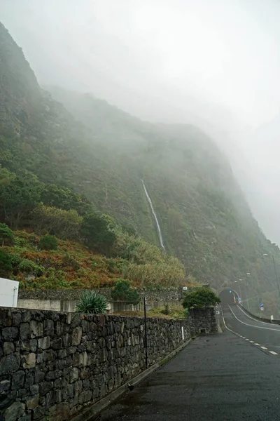 Cascada Las Polvorientas Montañas Madeira — Foto de Stock