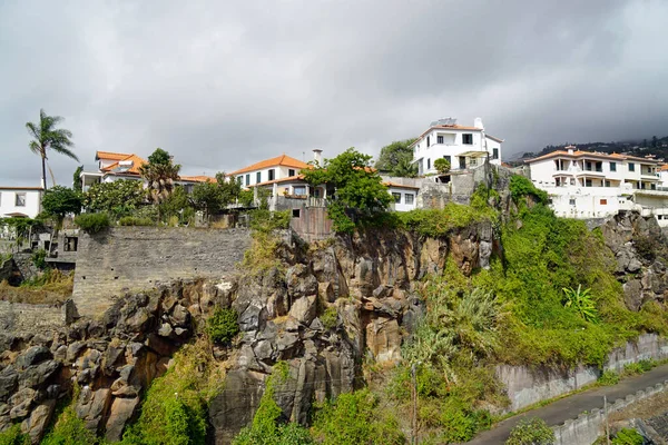 Madeira Adası 'ndaki Funchal köyünün manzarası.