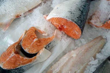 Funchal, Madeira 'daki geleneksel pazardan taze balık.