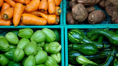 Madeira 'daki mantar pazarında taze sebzeler