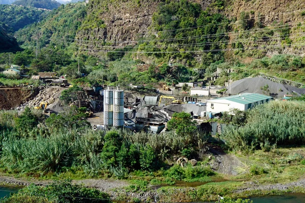 Zakład Przemysłowy Zielonym Krajobrazie Madery — Zdjęcie stockowe