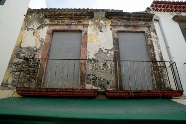 Madeira Adası 'ndaki funchal evlerini yıktılar.