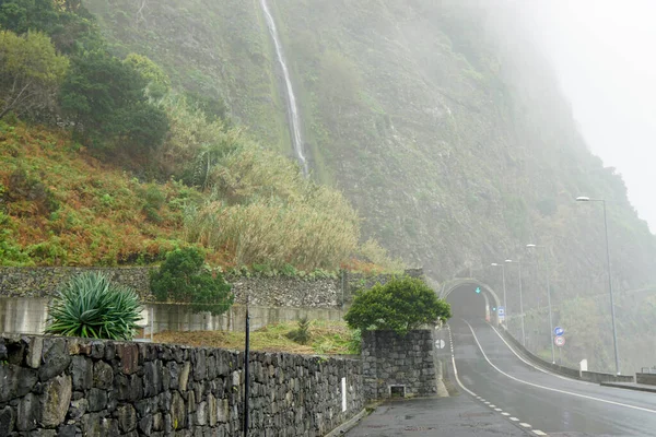 Strada Con Tunnel Sull Isola Madeira — Foto Stock