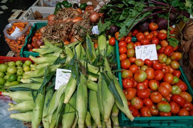 Funchal, Madeira Portugal, takriben Ekim 2022: Ünlü Mercado dos Lavradores 'de taze meyve ve sebze 