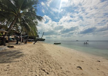 Filipinler 'deki Cece Adası' nın güzel tropikal kıyıları