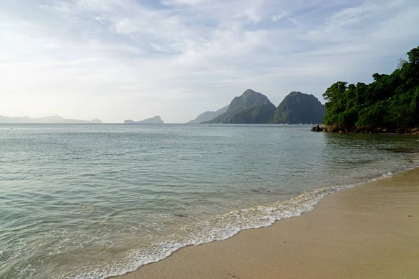 Spiaggia Tropicale Sull Isola Palawan Nelle Ore Pomeridiane — Foto Stock