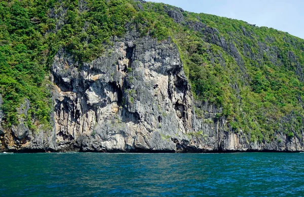 Roches Calcaires Massives Dans Mer Bleue Archipel Nido — Photo