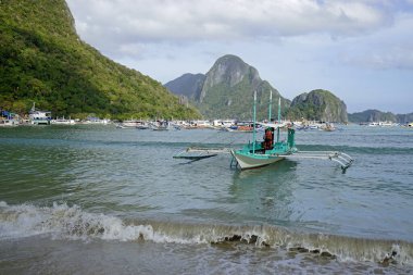 Filipinler 'deki Palawan Adası' nda tahtadan yapılmış tekneler.