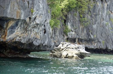 Filipinler 'deki Palawan Adası' nda tahtadan yapılmış tekneler.
