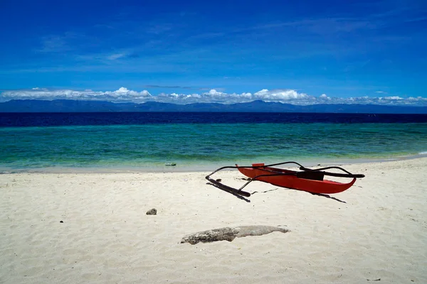 Παραδοσιακά Σκάφη Outrigger Στην Παραλία Του Bohol Στις Φιλιππίνες — Φωτογραφία Αρχείου