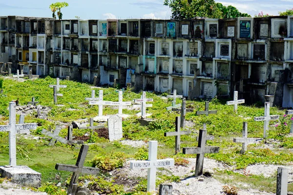 Oslob Filippine Circa Febbraio 2023 Cimitero Locale Vicino All Oceano — Foto Stock