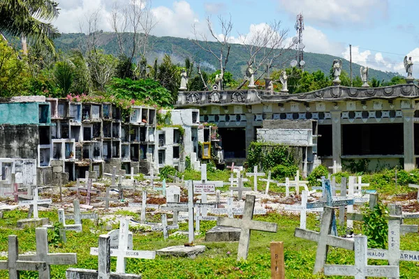 Oslob Φιλιππίνες Περίπου Φεβρουάριος 2023 Τοπικό Νεκροταφείο Κοντά Στον Ειρηνικό — Φωτογραφία Αρχείου