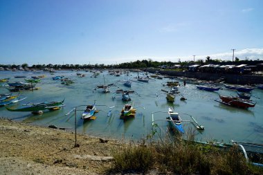 Cordoba, Cebu Adası, Mart 2023 - Mactan gölünde renkli balıkçı tekneleri