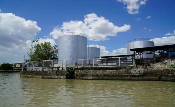 Маніла Філіппіни Приблизно Березні 2023 Року Промисловий Завод Біля Річки — стокове фото