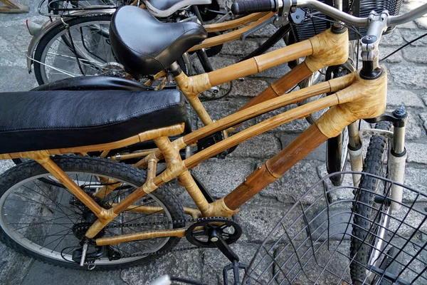 2023年2月頃 フィリピンのマニラ 路上で竹の自転車 — ストック写真