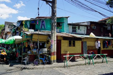 Manila, Filipinler, Mart 2023 - Orta Manila 'daki fakir adam karesi - intramuros