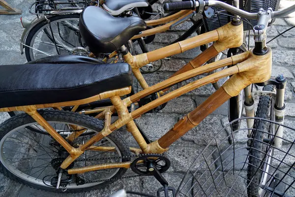2023年2月頃 フィリピンのマニラ 路上で竹の自転車 — ストック写真