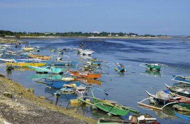 Cordoba, Cebu Adası, Mart 2023 - Mactan gölünde renkli balıkçı tekneleri