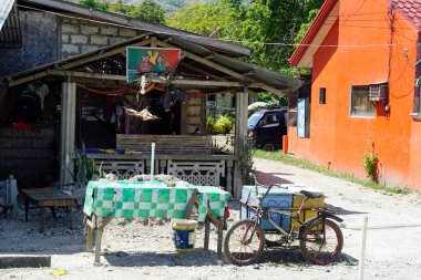 Oslob, philippines, Şubat 2023 - Cebu adasında küçük vilage oslob içindeki ahşap evler