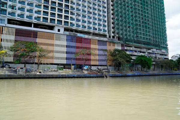 Manila Filipíny Cca Březen 2023 Moderní Domy Břehu Řeky Pasig — Stock fotografie