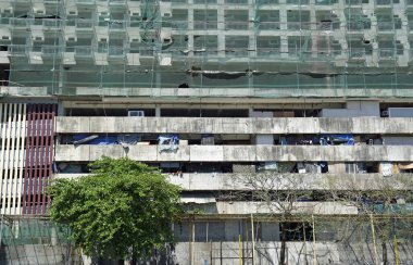 Manila, Filipinler, Mart 2023 - Pasig Nehri kıyısındaki modern evler