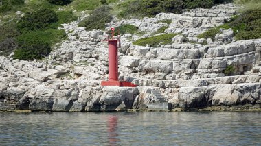 Hırvatça Kornati 'de bir adada deniz feneri.